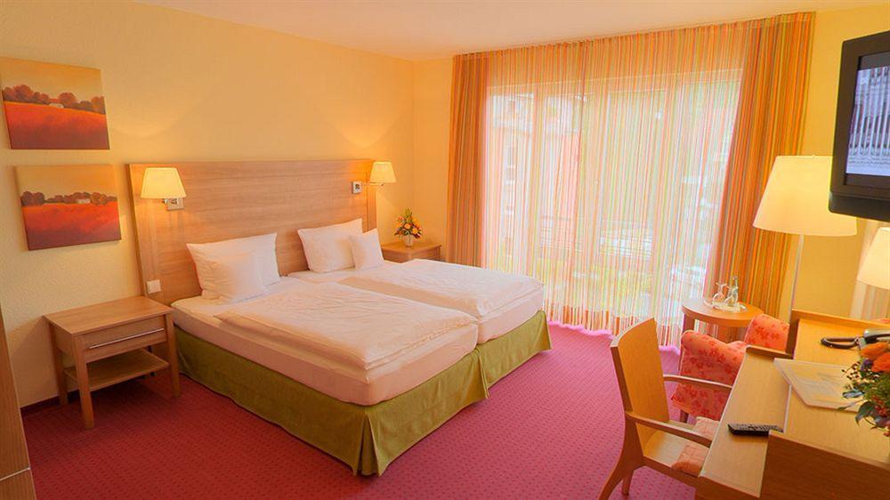 Hotel Harzer Am Kurpark Bad Herrenalb Exterior foto
